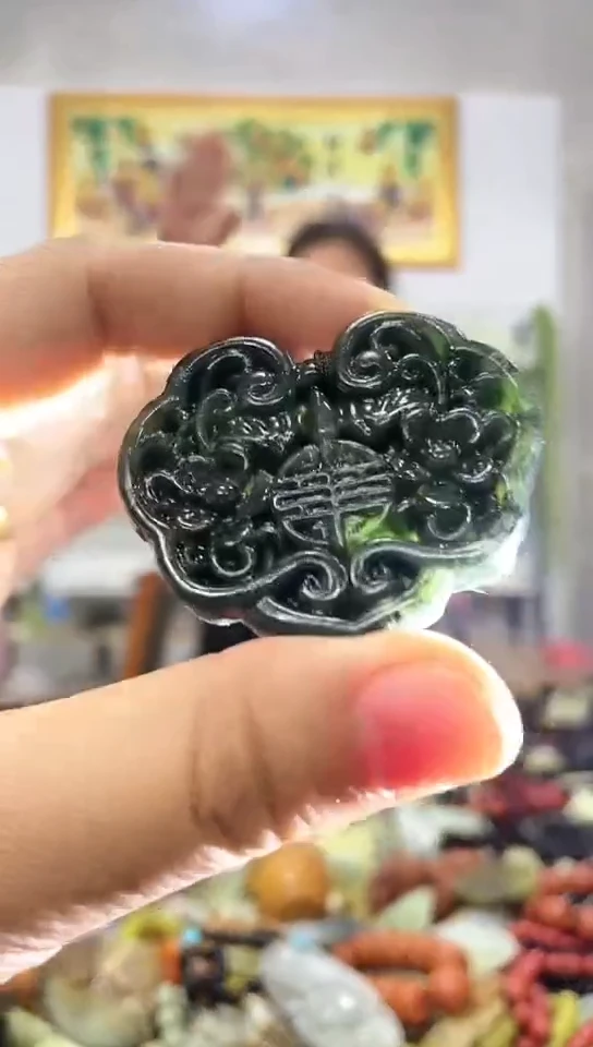未镶嵌蛇纹石玉挂件