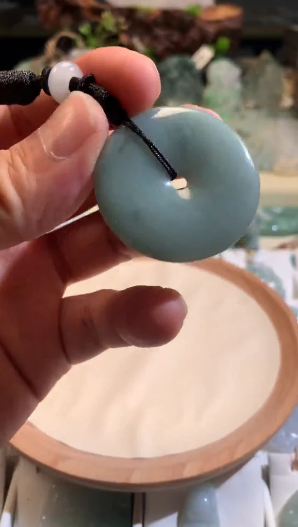 翡翠未镶嵌颈饰5/13/015