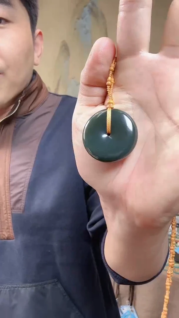 颈饰未镶嵌和田玉.