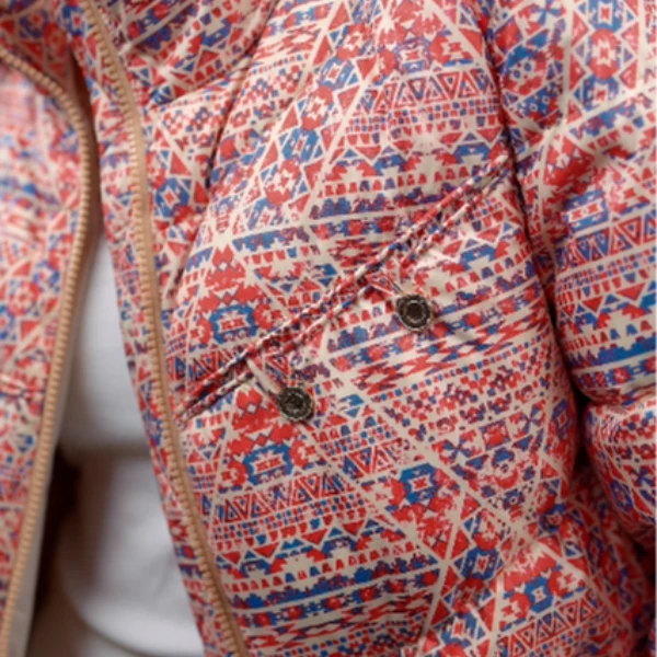 刘七七 2025新款羽绒服W53Q38420