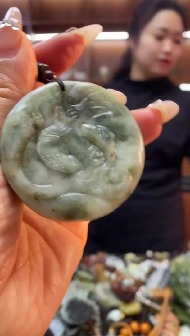 未镶嵌岫玉吊坠