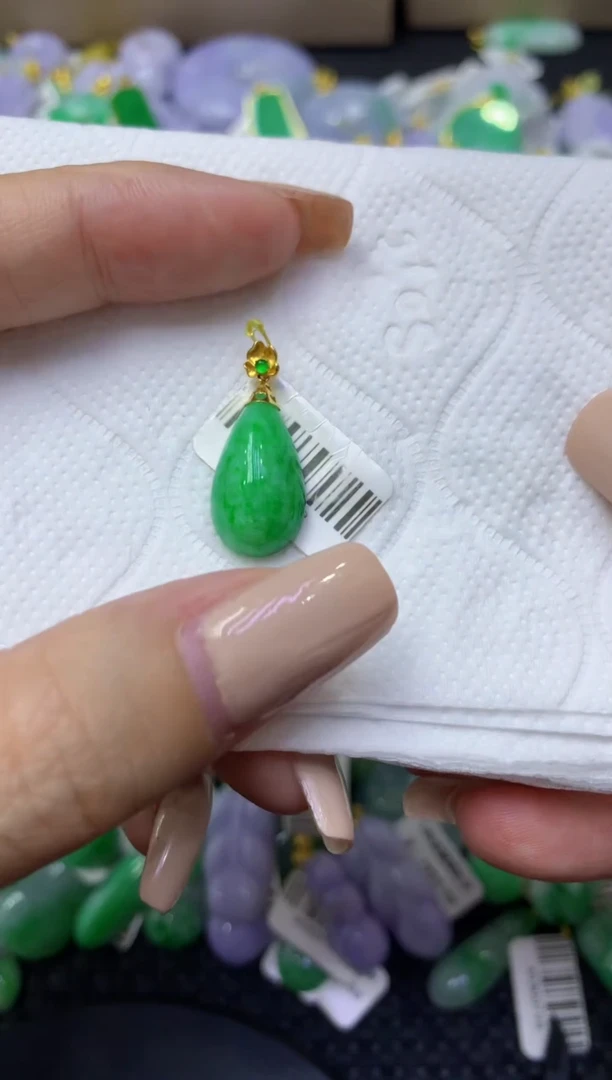 颈饰18K金镶嵌翡翠天然缅甸翡翠A货