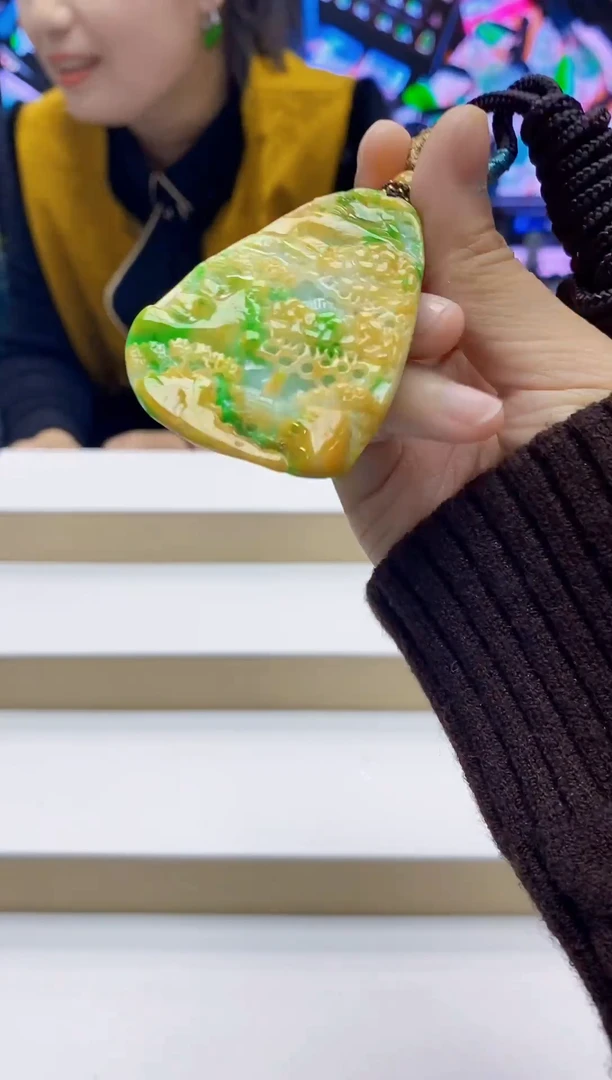 未镶嵌定制翡翠-毛货挂件30