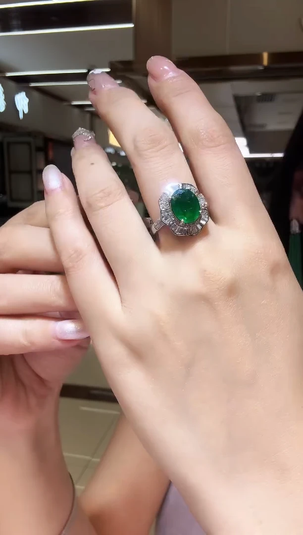 18K金镶嵌戒指祖母绿DL24597500