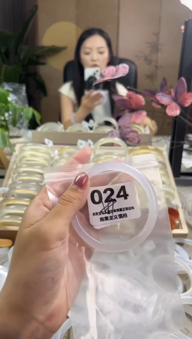 玛瑙/玉髓手镯未镶嵌024微瑕