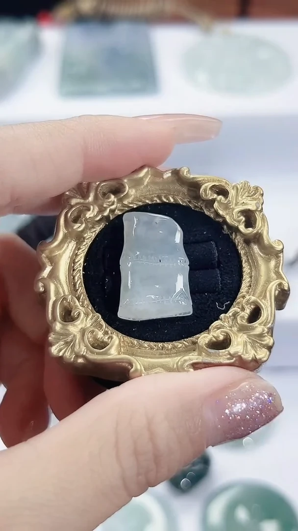 颈饰未镶嵌翡翠天然缅A翡翠吊坠