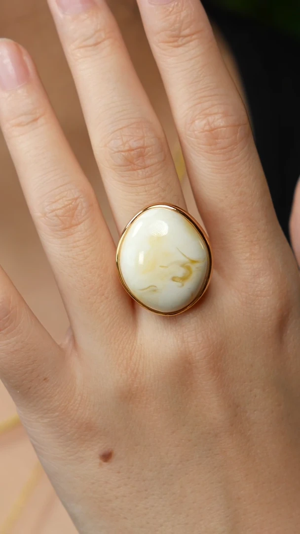 银S925镶嵌蜜蜡戒指g****鲤漆瓷白