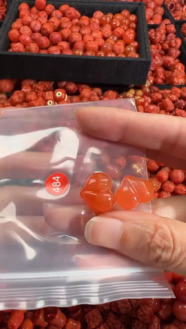 南红玛瑙未镶嵌颈饰1