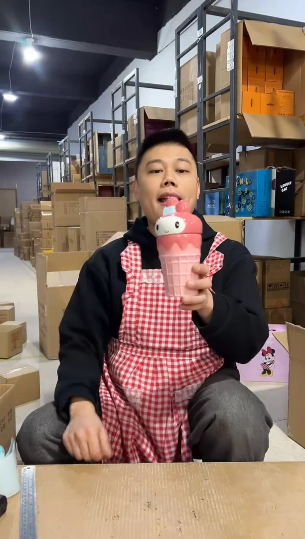 【闪购商品】杯美乐蒂甜筒带盖杯冰裂不能喝