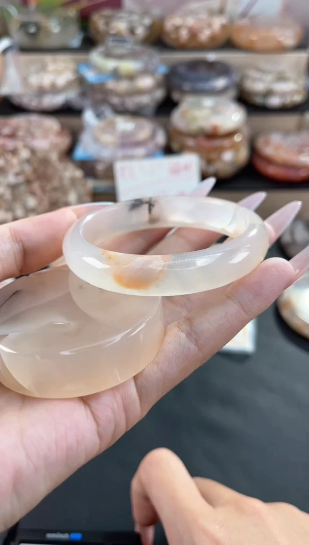 未镶嵌手镯石英质玉54