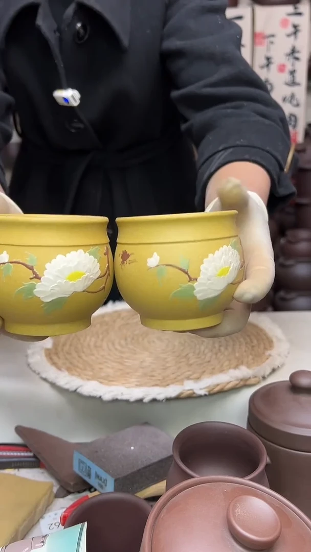 宜兴紫砂微瑕堆绘主人杯，一对