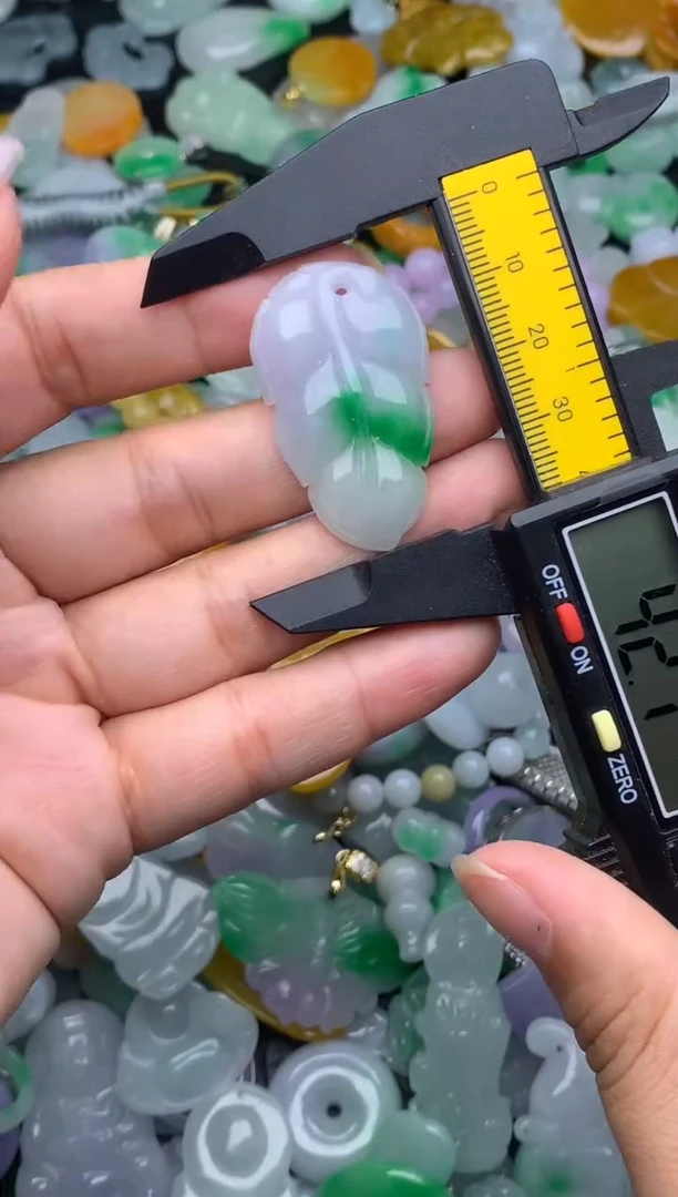 颈饰未镶嵌翡翠天然缅甸翡翠吊坠