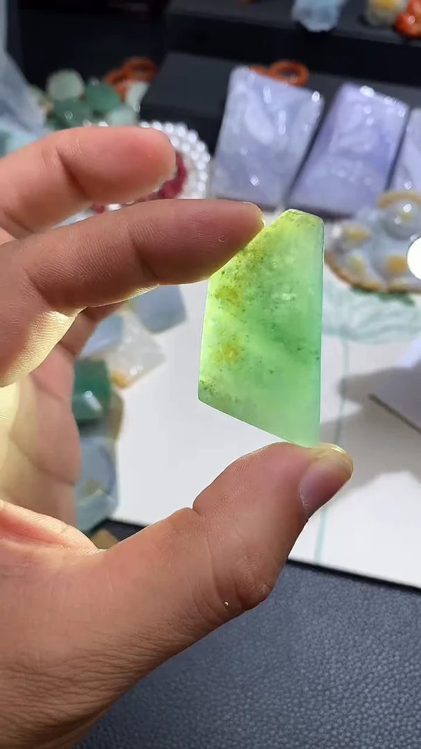 翡翠挂件未镶嵌13