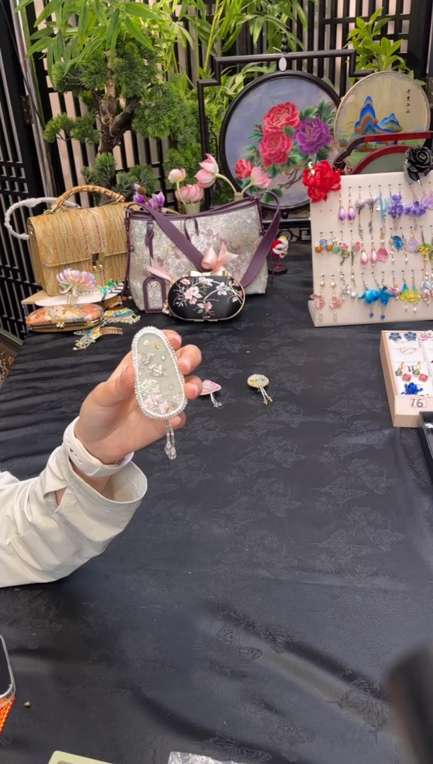 织绣C***苏非遗手工苏绣饰品