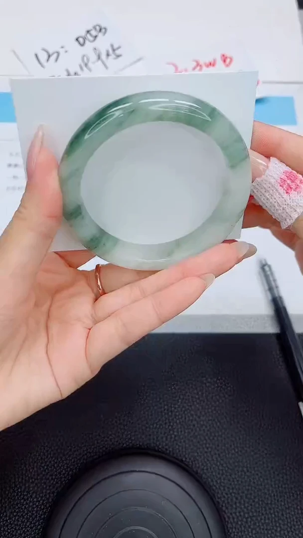 石英质玉手镯未镶嵌120-58