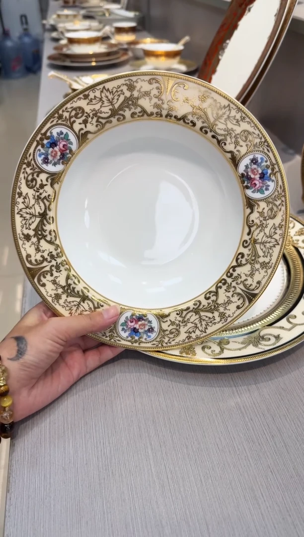 瓷片8.5英寸草帽盘 2个