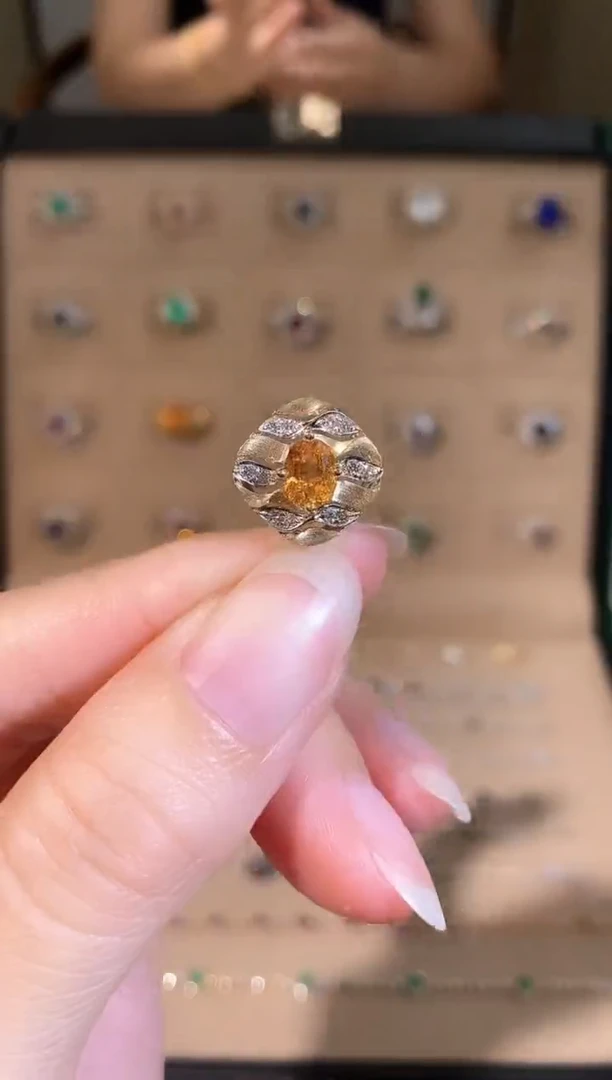 18K金镶嵌颈饰石榴石（芬达石）主石90分