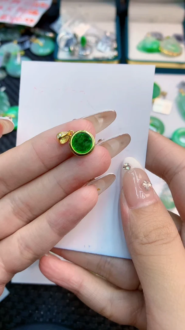 翡翠未镶嵌吊坠(不含链)1