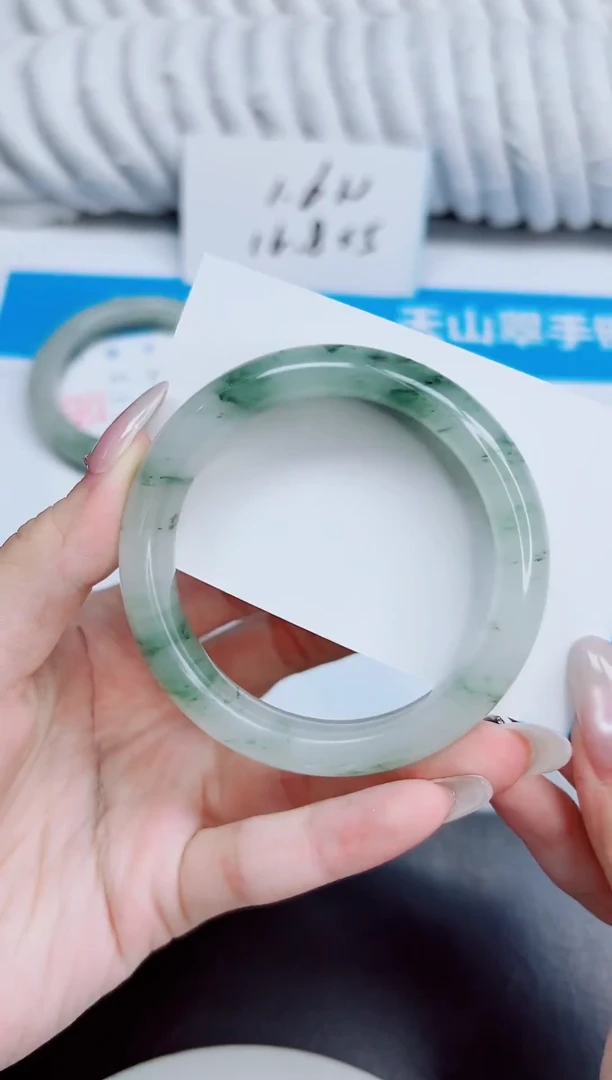未镶嵌手镯石英质玉221/54.4