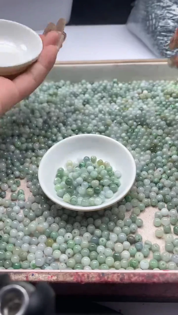 【闪购商品】翡翠颈饰未镶嵌w2756翡翠绿底5mm*50颗