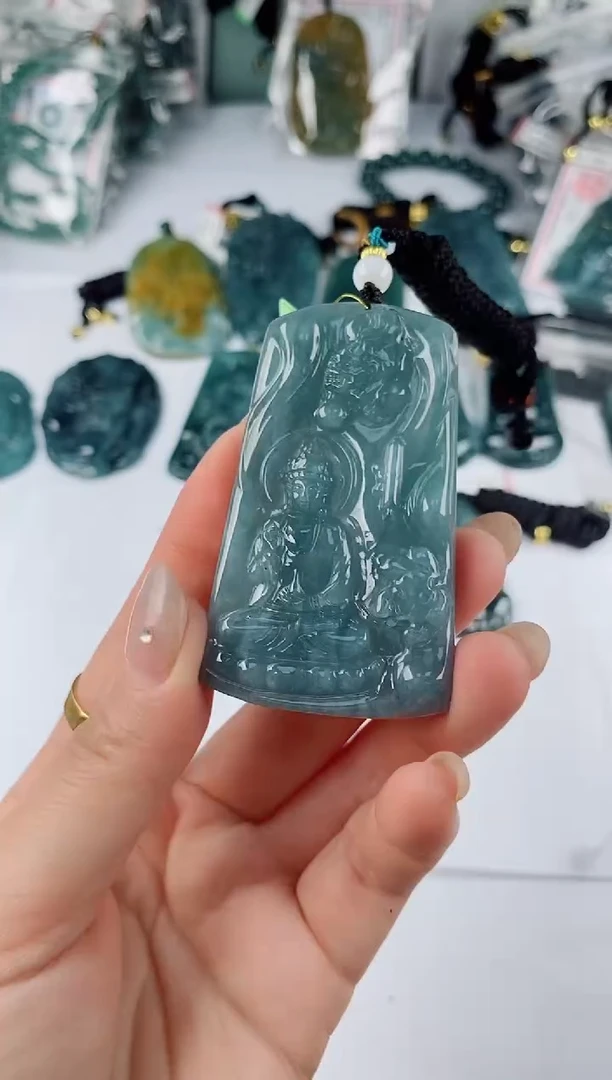 翡翠未镶嵌颈饰