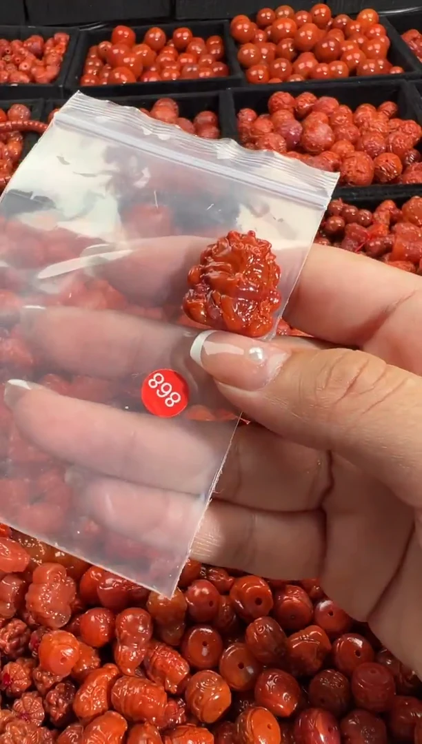 颈饰未镶嵌南红玛瑙1