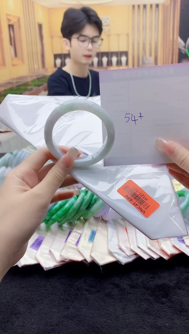 翡翠手镯未镶嵌0768014629