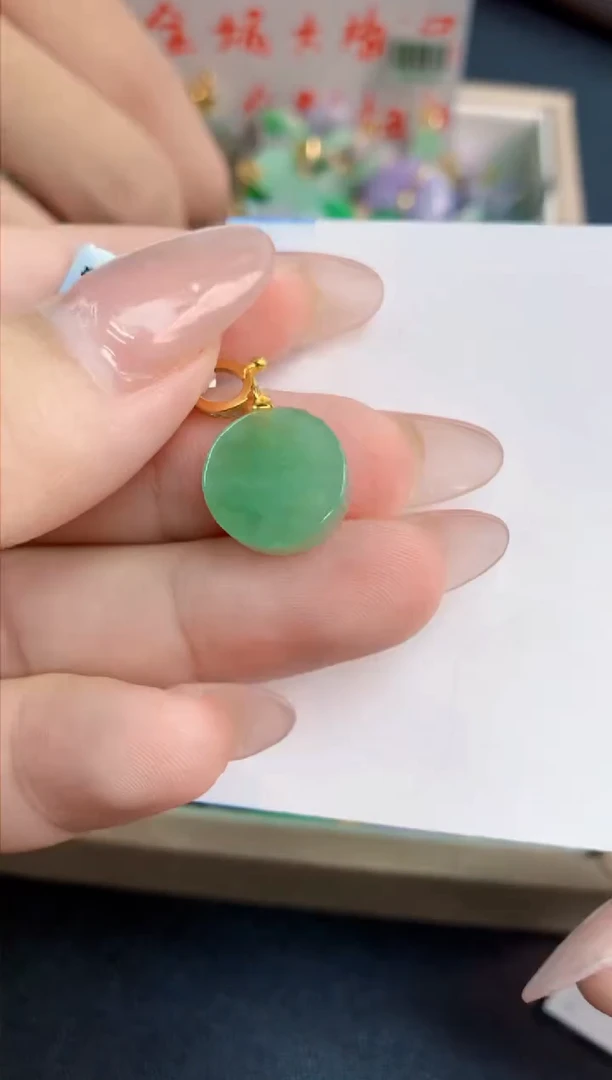 翡翠未镶嵌吊坠(不含链)1