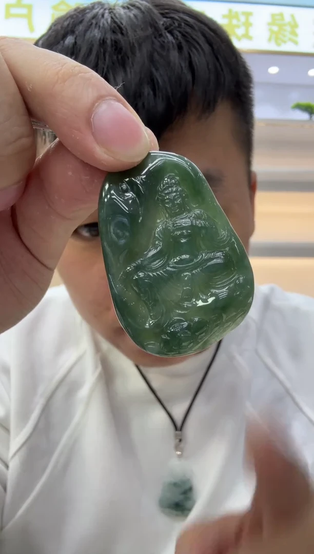 颈饰未镶嵌翡翠.*。天然翡翠A货孤品一件