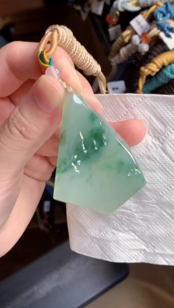 颈饰未镶嵌翡翠