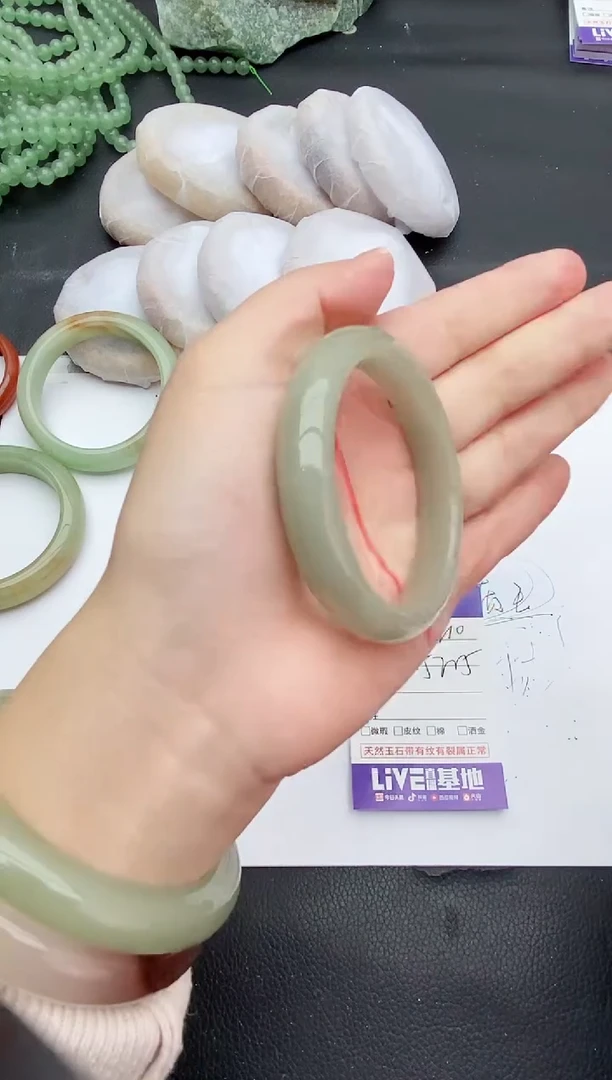 未镶嵌手镯石英质玉210+52.5