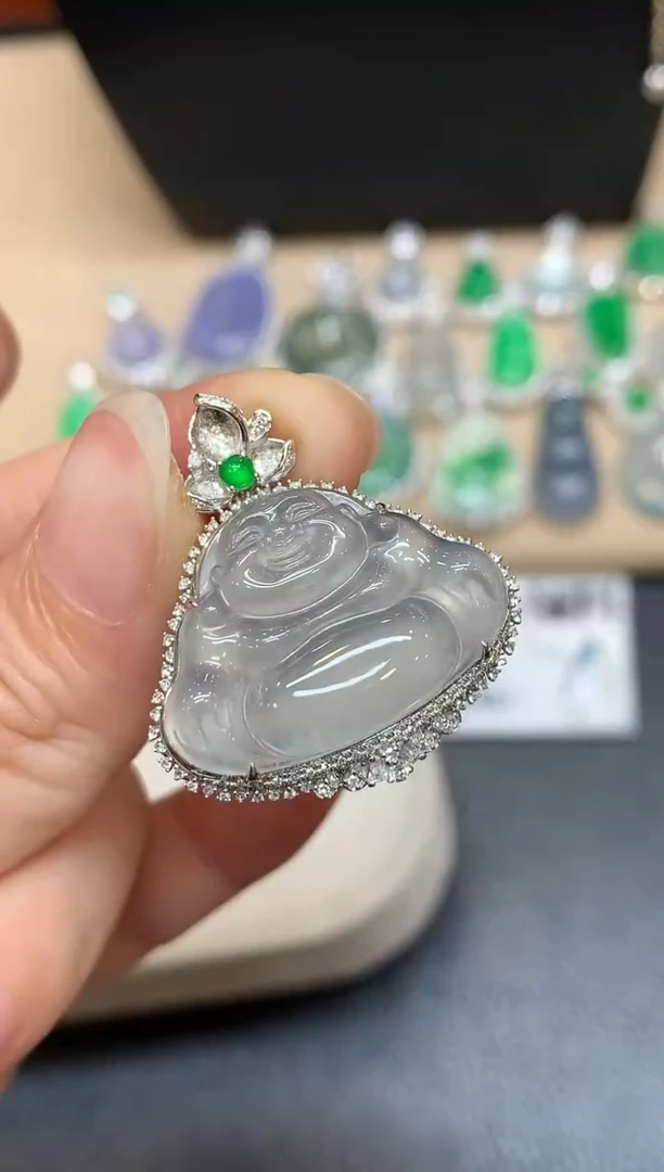 颈饰18K金镶嵌翡翠佛公【无服务费