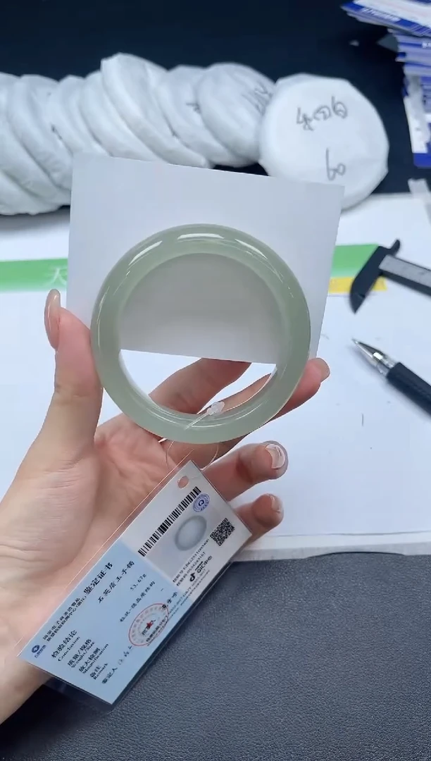 未镶嵌手镯石英质玉073-5253