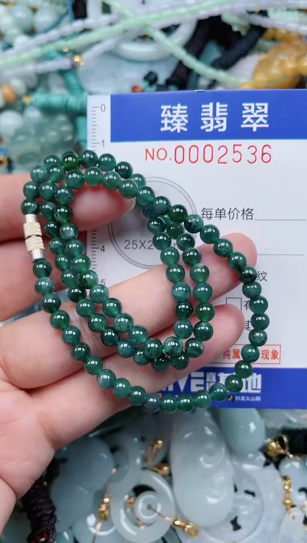 翡翠未镶嵌颈饰.0002536