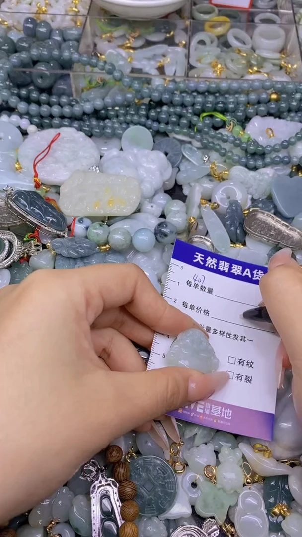 翡翠未镶嵌颈饰天然翡翠A货批量多样性发一件