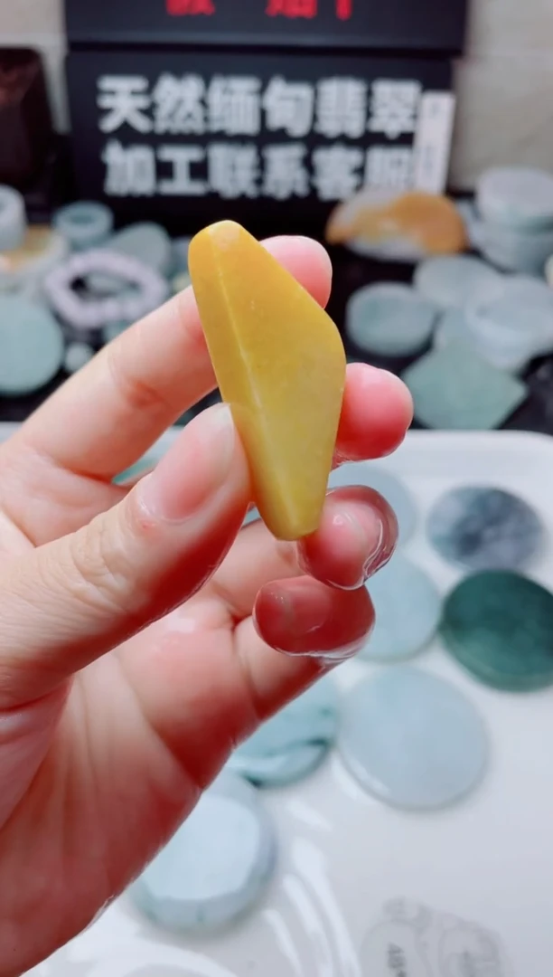 翡翠未镶嵌颈饰4642......