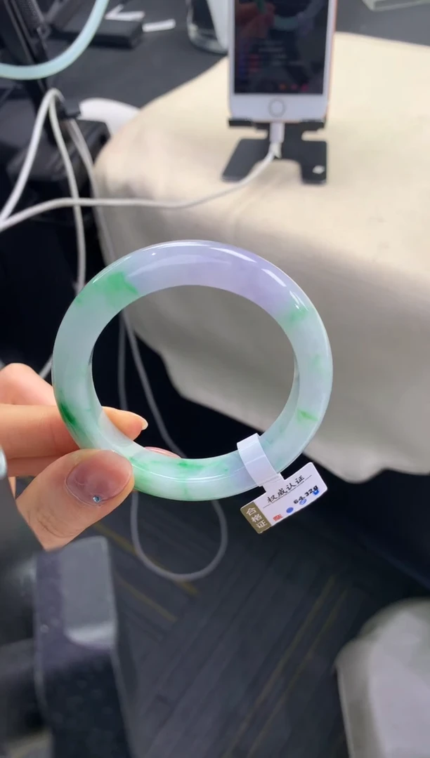 翡翠手镯未镶嵌