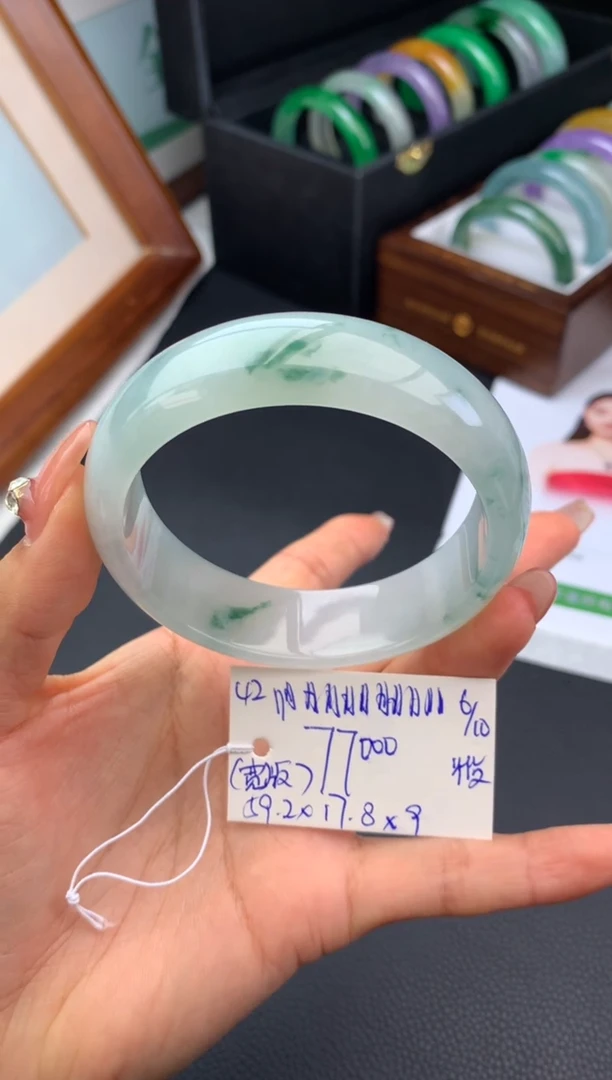 未镶嵌手镯翡翠城**人尾款