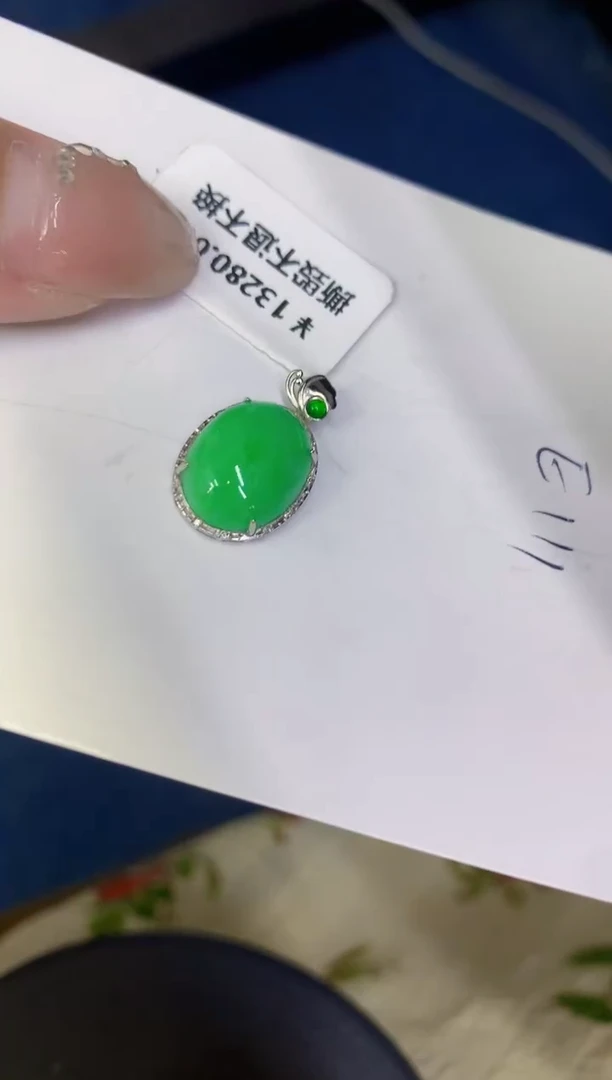 颈饰18K金镶嵌翡翠缅甸天然翡翠a货