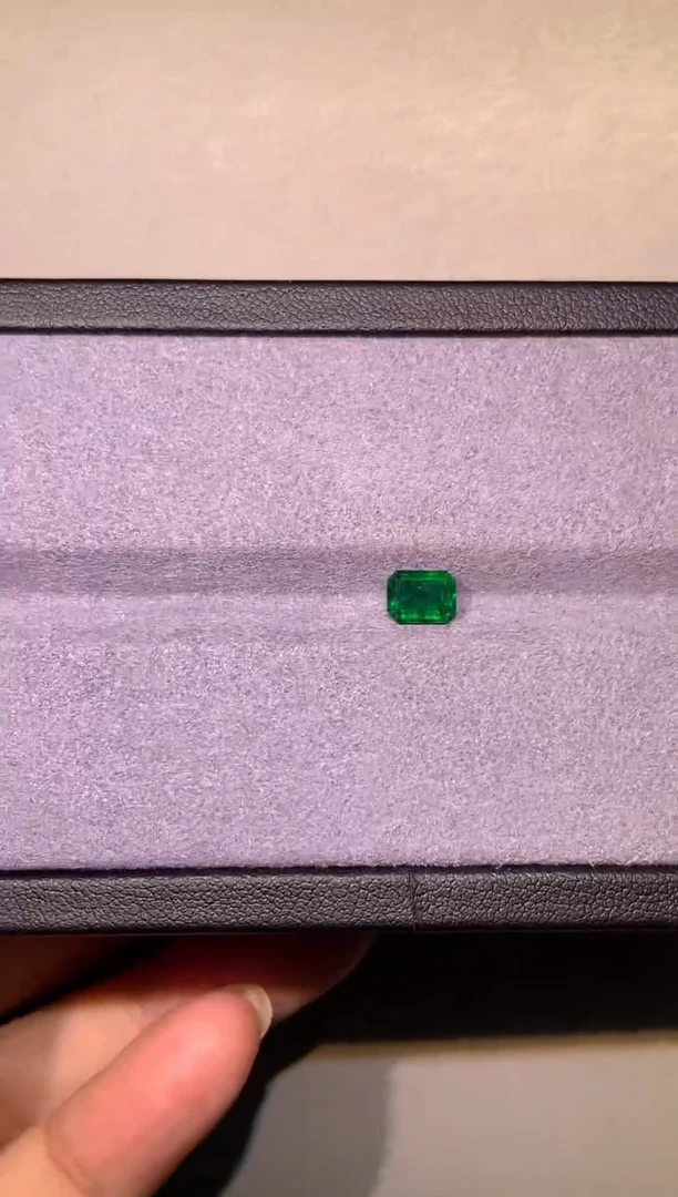 裸石祖母绿1.05ct赞比亚沃顿微油吉尔德