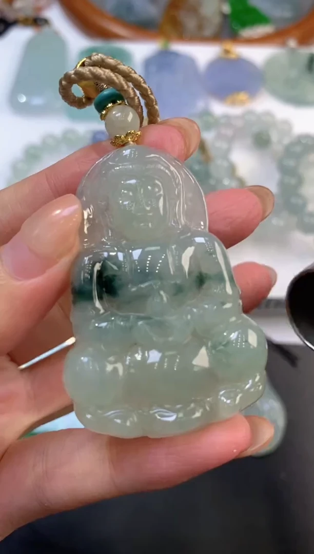 未镶嵌挂件翡翠373187    多人