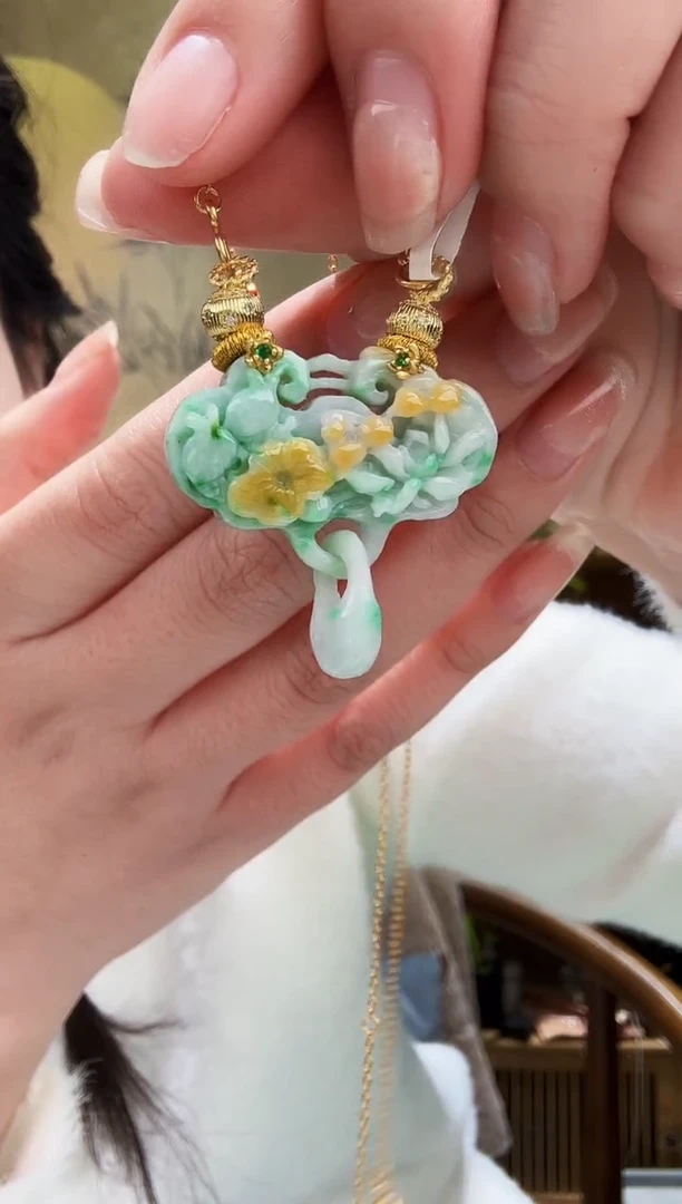颈饰未镶嵌翡翠吊坠