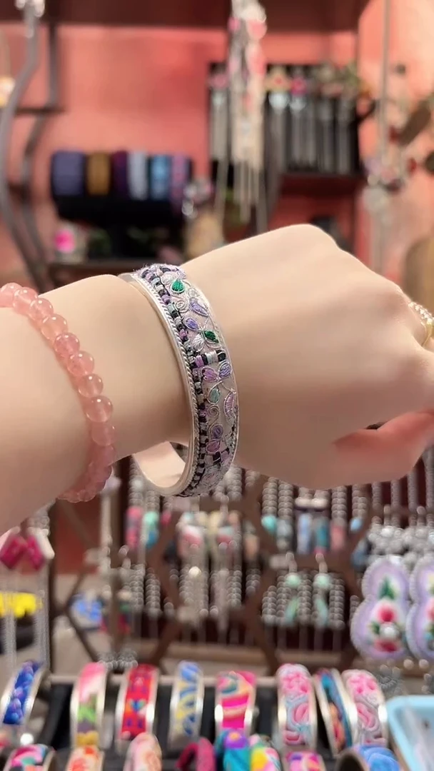 织绣云织谣民族风精美饰品   280