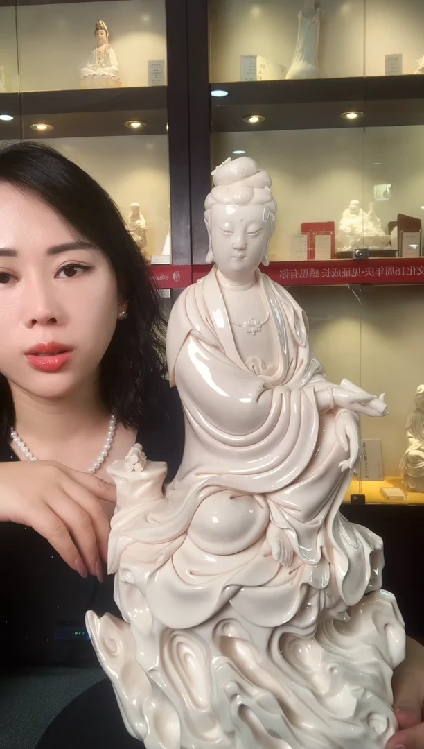 摆件德化白瓷 坐岩持经观音