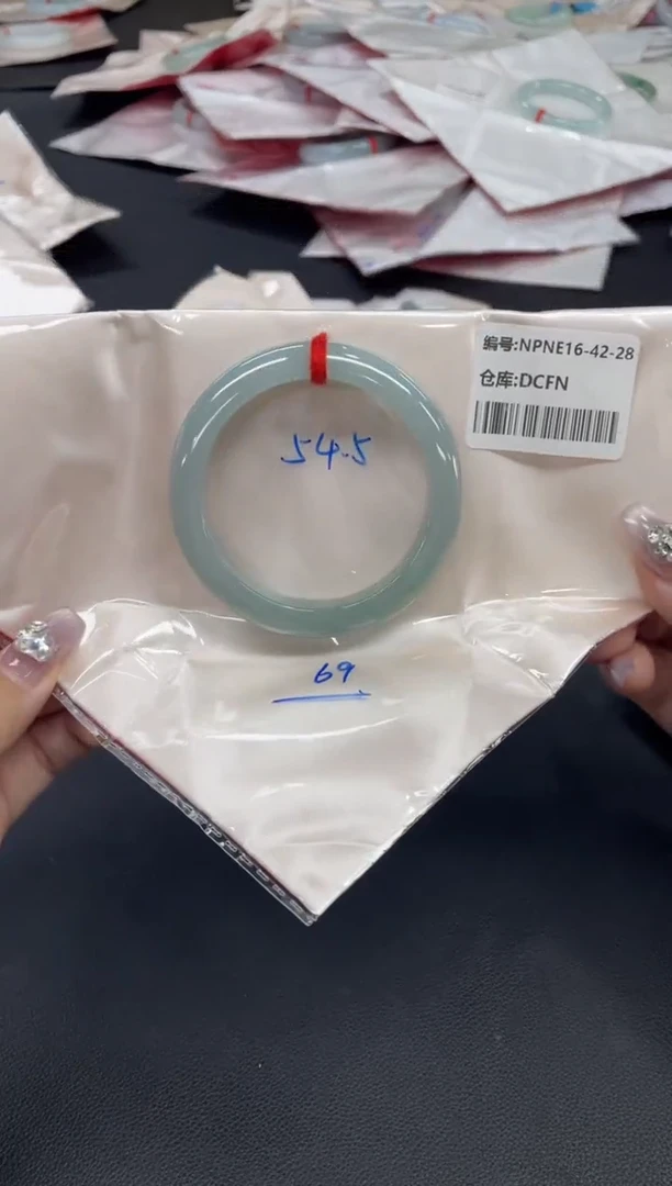 未镶嵌手镯翡翠翡翠手镯