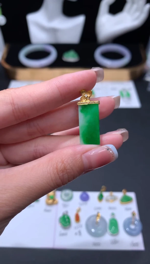 18K金镶嵌定制翡翠48小时鉴赏期 退货不扣服务费