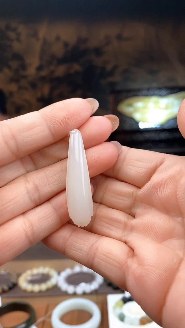 颈饰未镶嵌和田玉玉兰花