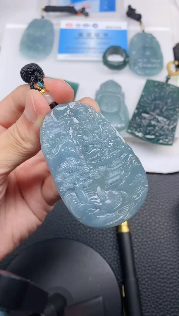 颈饰未镶嵌翡翠