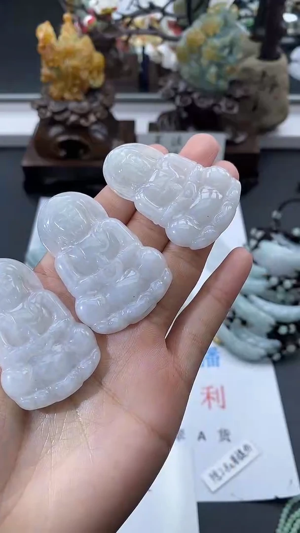 颈饰未镶嵌翡翠天然缅甸A货翡翠随机发一件观音