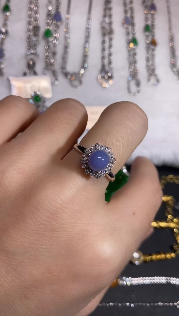 18K金镶嵌戒指翡翠戒指